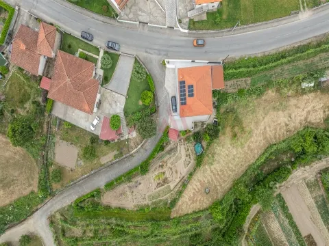 Casa de 3+3 dormitorios con dos viviendas independientes – Excelente oportunidad de inversión en Vizela