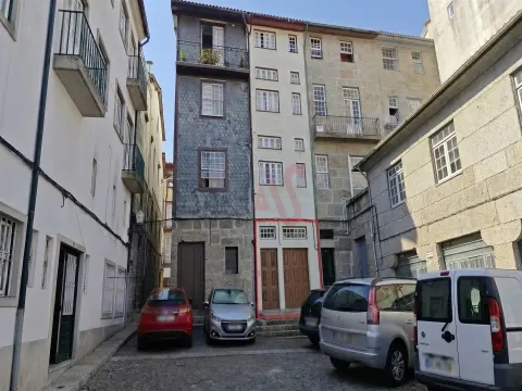 Loja com 52,15 m2 na Rua Rainha Dona Maria II em Guimarães para ARRENDAMENTO 