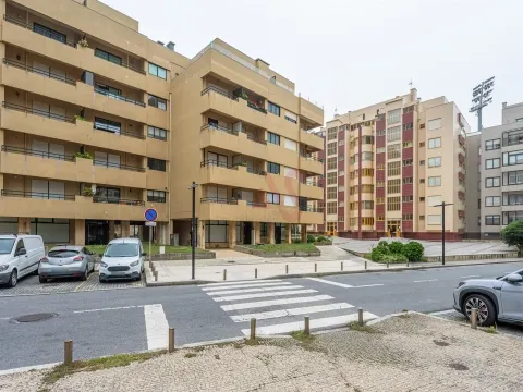 Apartamento T2, na Póvoa de Varzim, 2.ª linha de mar, a poucos passos da praia e da marginal
