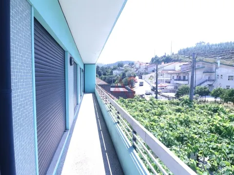 Apartamento T4 Espaçoso com Excelente Luminosidade em Roriz, Santo Tirso