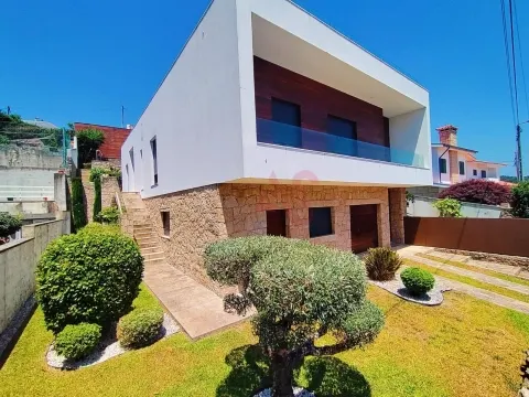 Villa con 5 camere da letto a Lordelo, Guimarães, con piscina, sauna, jacuzzi e garage per 4 auto