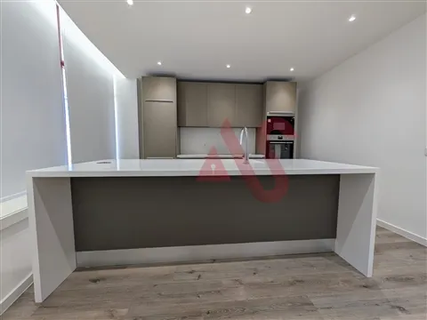Apartamento T2 completamente renovado com Suíte e Cozinha Open Space | A 2 Min. do Centro de Vizela