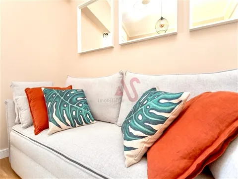 Renovierte Einzimmerwohnung mit Balkon | Silver Arm