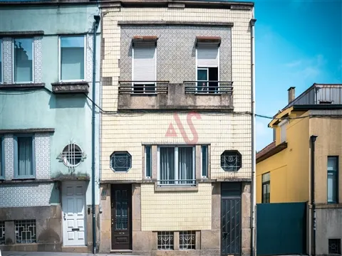 Moradia com 6 quartos e forte viabilidade para Alojamento Local em Campanhã, Porto
