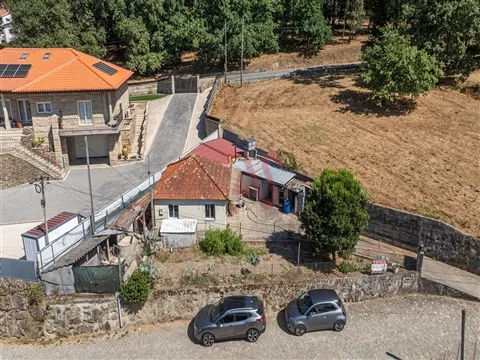 Moradia T2 Para Restauro em Refontoura, Felgueiras