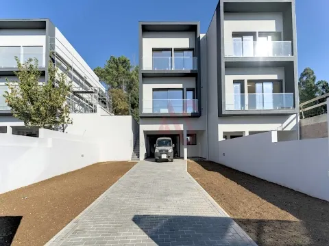 Moradia T3 de LUXO em Santa Maria da Feira