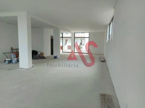 Loja nova com 141 m2 em Landim, Vila Nova de Famalicão