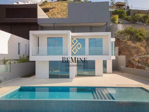 4 Bedrooms Villa / Funchal - Madeira Island