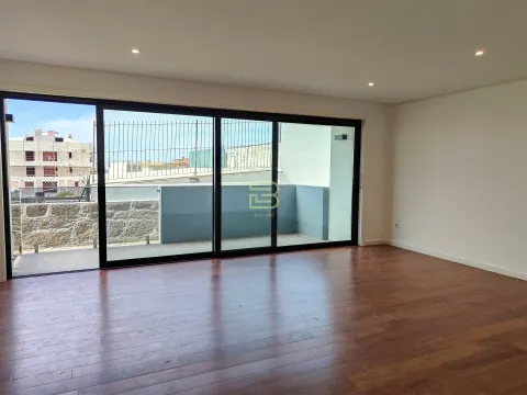 Apartamento T3 novo , num Condomínio Fechado, em Vila Nova de Gaia