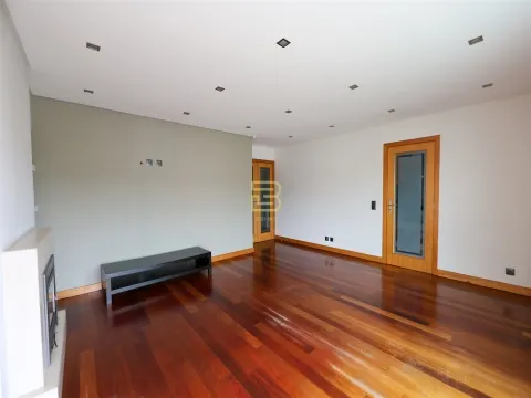 Excelente APARTAMENTO T2, nos LAGUEIRÕES, a Avenida mais requisitada de VALONGO.