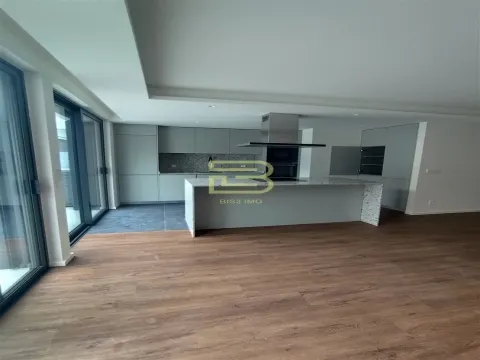 Apartamento T3 novo, com terraço em Vila Nova de Gaia