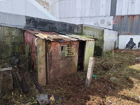 Moradia para remodelação integral com PIP aprovado em Ramalde, Porto