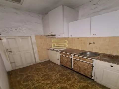 Moradia para remodelação integral com PIP aprovado em Ramalde, Porto