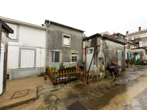 Casa ilha T2, em Paranhos, Porto