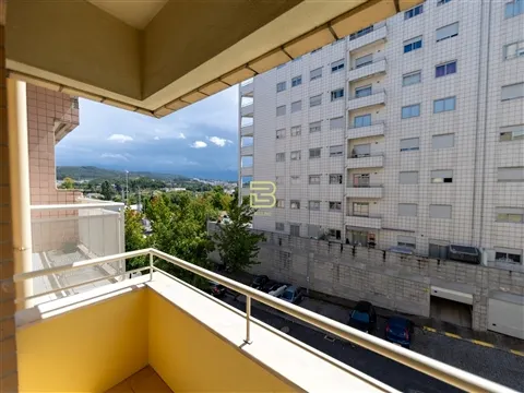 Apartamento T2, para arrendar em Rio Tinto – Junto ao Metro da Venda Nova!