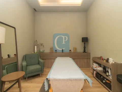 Loja comercial para trespasse à estação de metro dos Combatentes, Paranhos