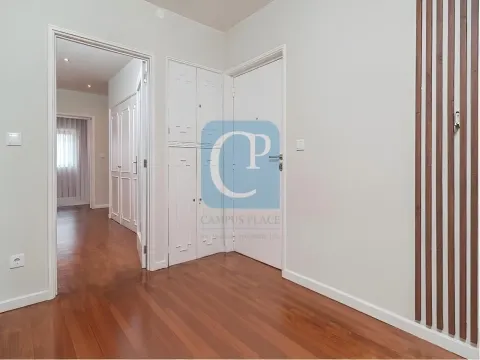 Apartamento T3+1 equipado com varanda em Ramalde, Porto