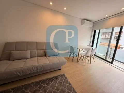 Apartamento T0 com varanda e garagem em Leça da Palmeira