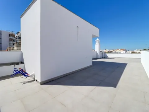 3 Quartos - Moradia Geminada - Faro