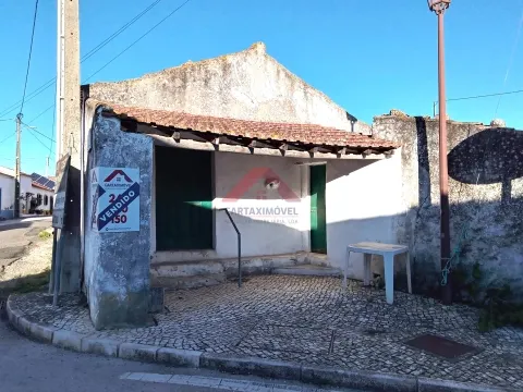 Detached house to restore T1