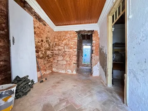 Moradia para Restaurar T1