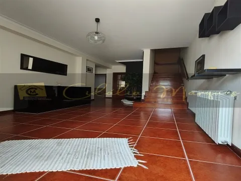 Maison dans village 4 Chambre(s)