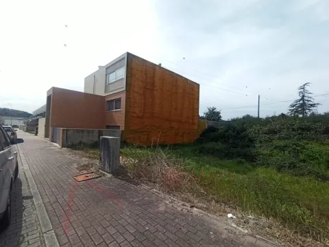 Moradia em estrutura para venda em Palmeira, Braga