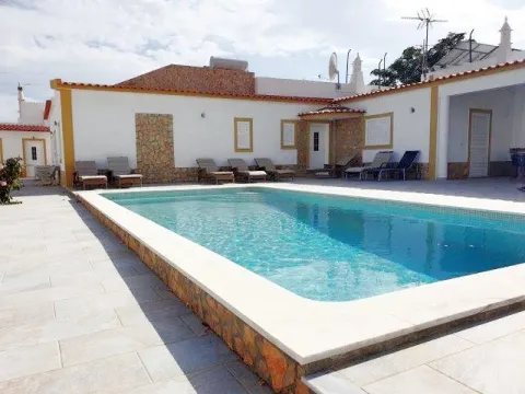 Moradia V3 + anexo para venda em VN Cacela