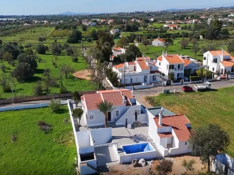 Moradia Térrea T5 com Piscina