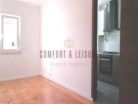 Apartamento T2 integralmente remodelado pronto a habitar