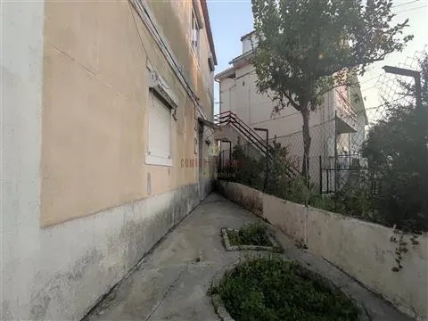 VILLA with 2 APARTMENTS in Feijó