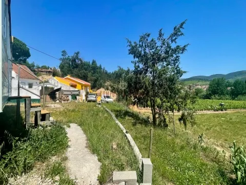 Terreno para construção localizado na Aldeia Grande, Maxial