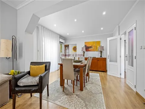  Apartamento com 4 quartos, 2 wc, parqueamento e arrecadação na Ramada, Odivelas