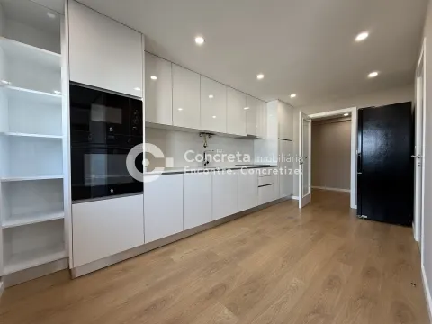 Apartamento T2 remodelado com garagem em Arcozelo, Barcelos