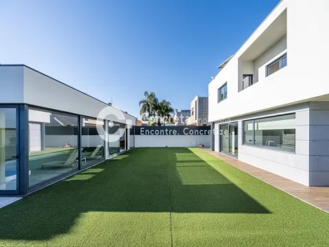 Moradia T3 com piscina interior em Tamel S. Veríssimo, Barcelos