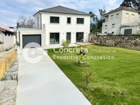 Ruína em pedra com terreno em Cossourado, Barcelos