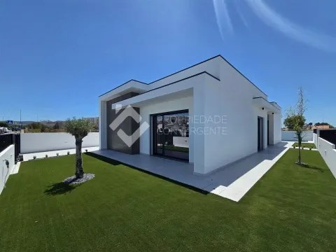 Moradia Isolada T4 com piscina - Azeitão