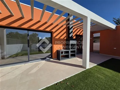 Moradia Isolada T3 com piscina - Azeitão