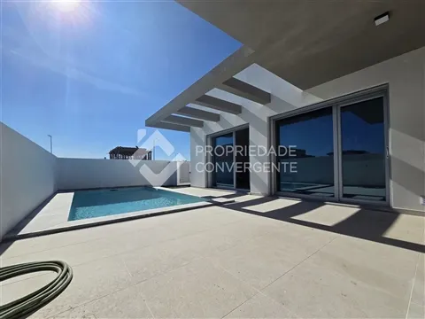 Moradia Térrea Isolada T4 com piscina - Azeitão