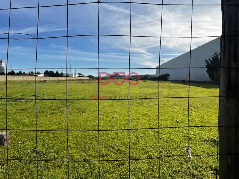 Terreno com 13 640 m2  à venda no Montijo em Área Industrial Existente