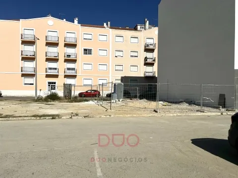 Terreno Construção de Prédio à Venda no Pinhal Novo