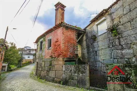 Moradia para reabilitar em Caparrosa, Tondela