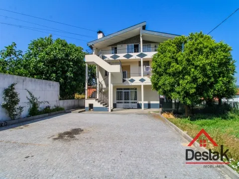 Apartamento T4, localização central privilegiada, São Pedro do Sul