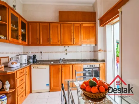 Apartamento T4 remodelado em Viseu