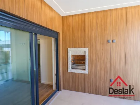 Apartamento T3+2 Duplex Novo