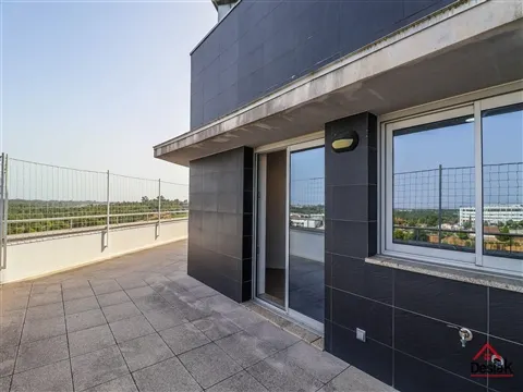 Apartamento T6 junto ao Palácio do Gelo, em Viseu