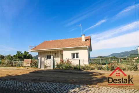 Andar Moradia T2 - Santa Cruz da Trapa - São Pedro do Sul