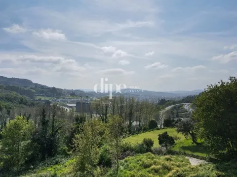 Lote de Terreno com vistas sobre o Parque da Cidade de Guimarães