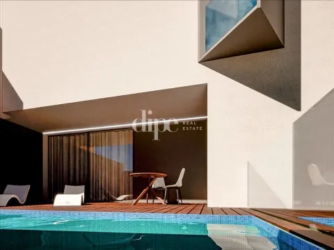 Moradia T3 com piscina em fase final construção