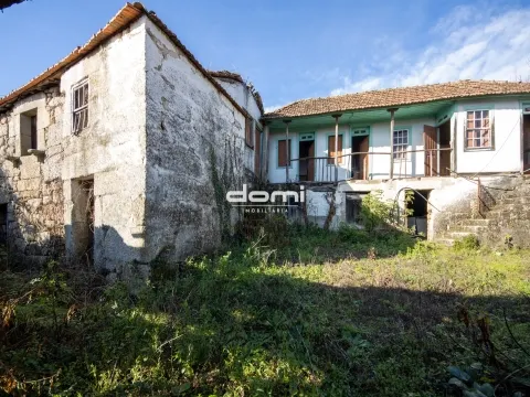 🏡 Moradia em Pedra com Potencial de Remodelação